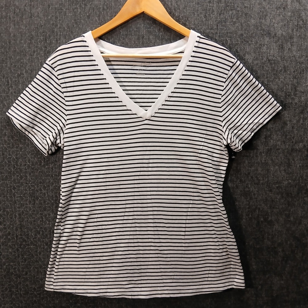 Universal Thread Womens Black White Striped V-Neck Short Sleeve Tee Shirt Size M